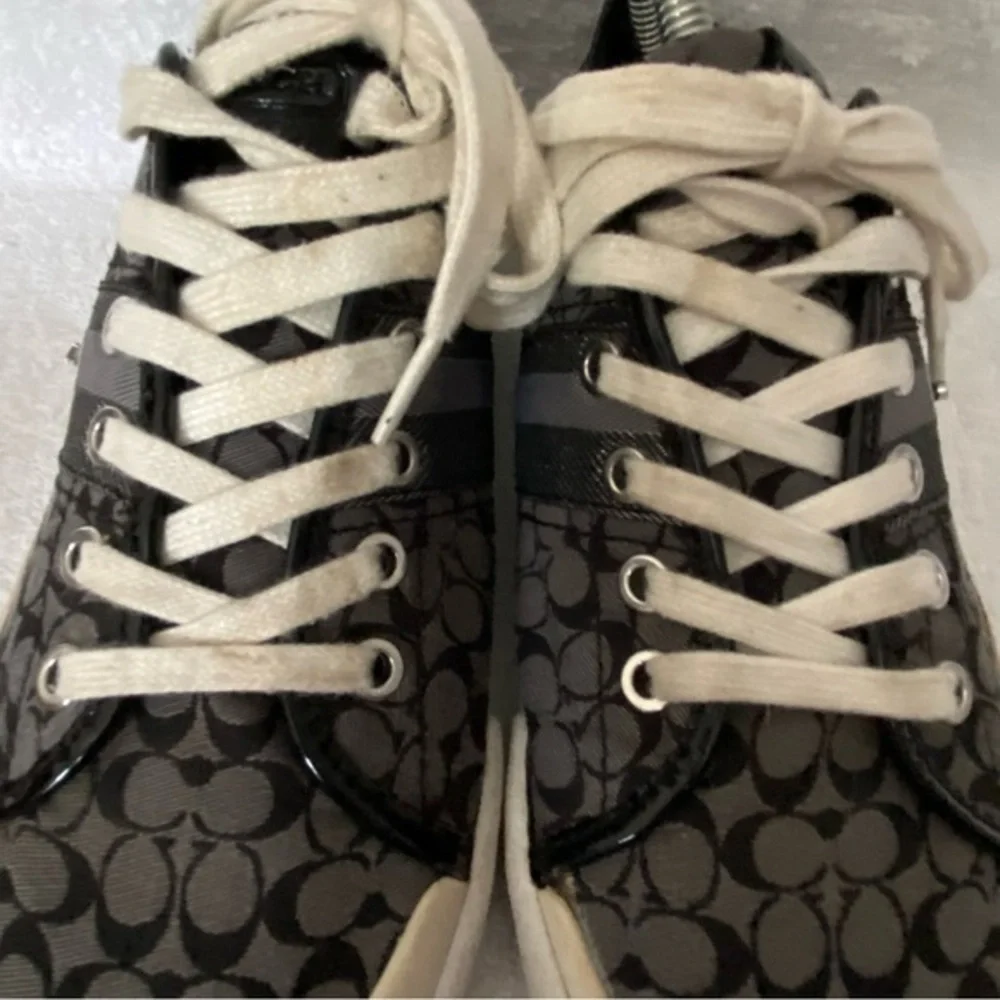 Couch Shoes Sneaker‎ Women’s Size 9B  Black Lace Up